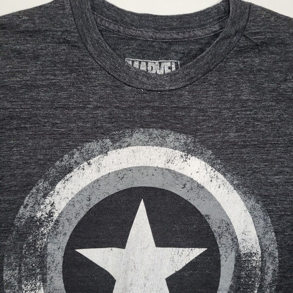Marvel Comics Men's Small Captain America Shield Distressed‎ Look Black Tshirt